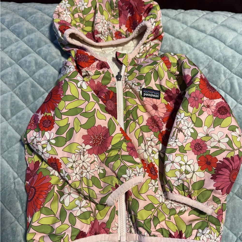 Girls 2t patagonia reversible down coat guc